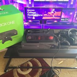 Xbox One w/Kinect and controller