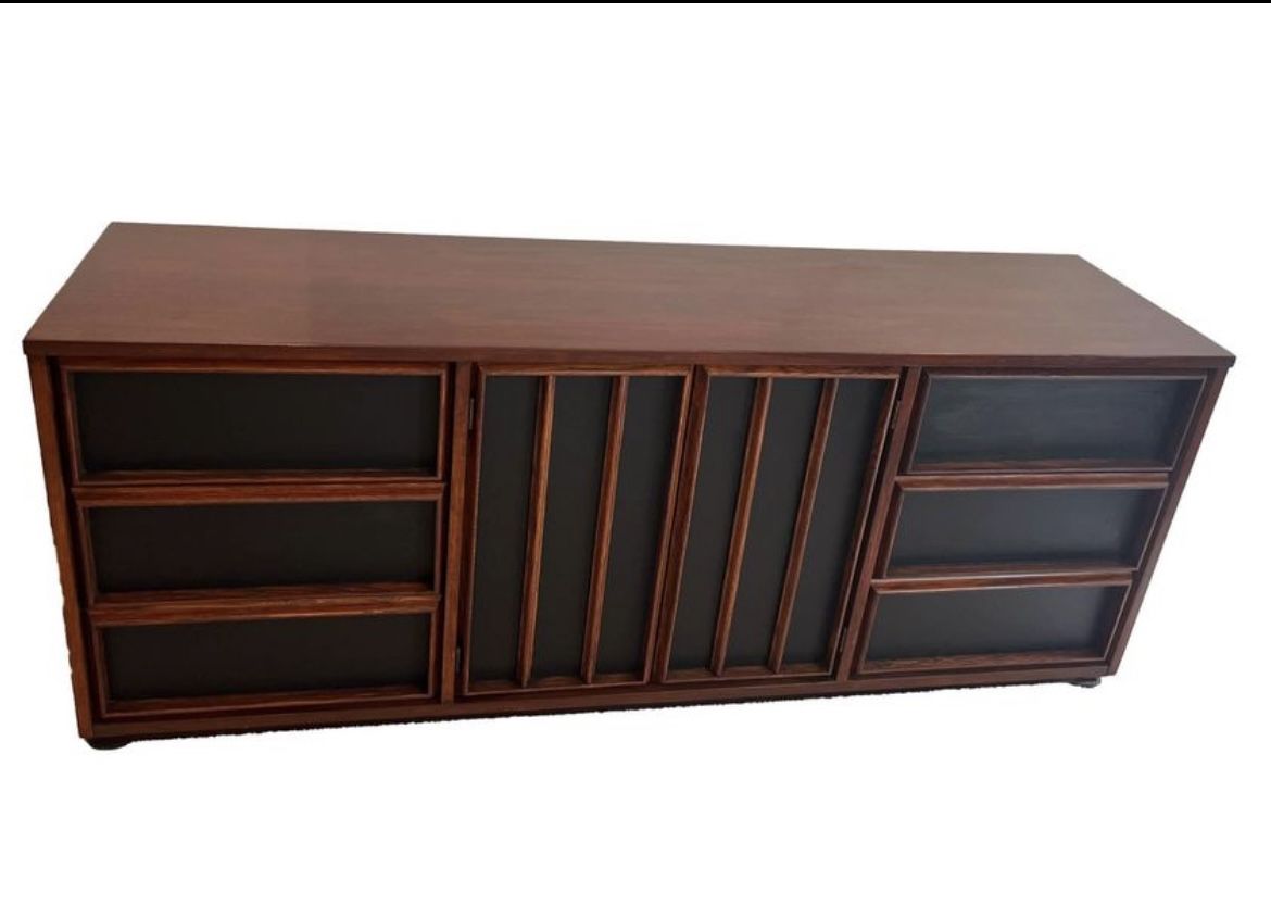 Mcm Bassett Furniture 9 drawer Dresser / Buffet