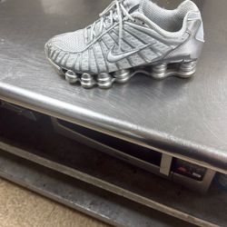 Women’s Nike Shox Size 8.5