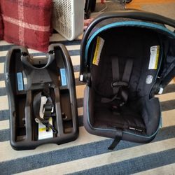 Graco Snugride 35 Lite LX Rear Facing Car seat With Base