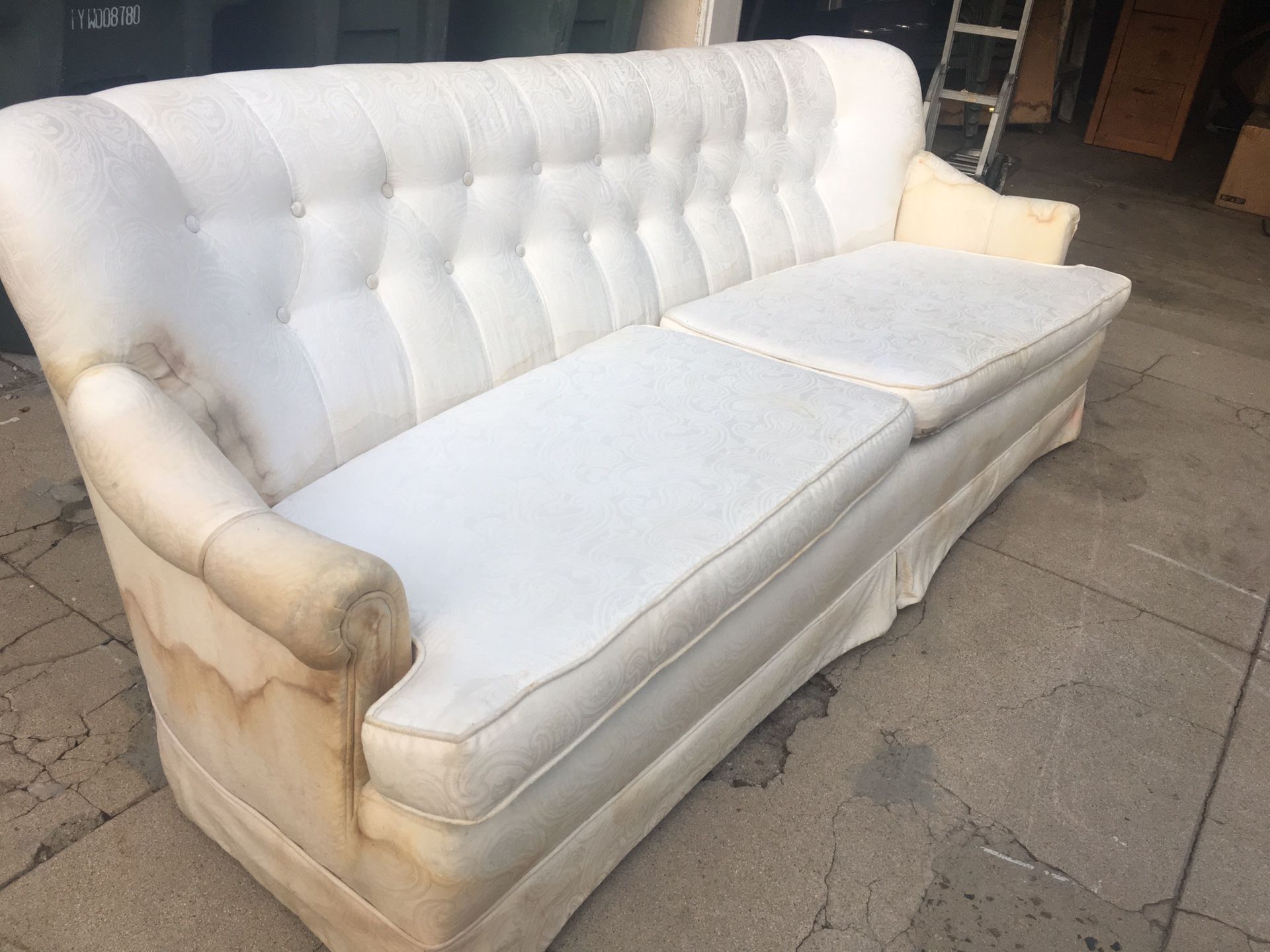 FREE COUCH FREE - GOOD MOVIE OR HALLOWEEN PROP