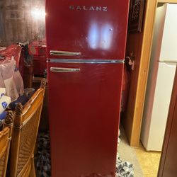 Red Retro Gallan Refrigerator