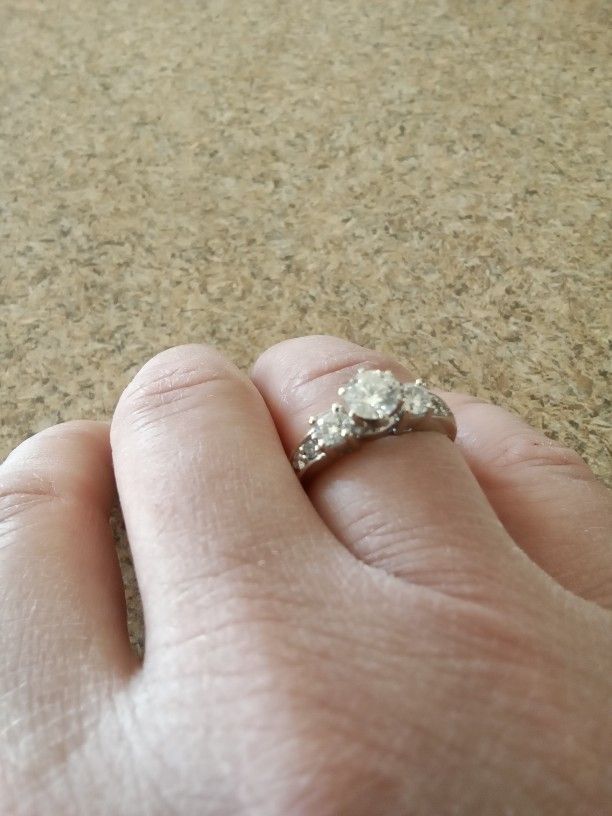 14K White Gold Diamond Engagement Ring - Size 7