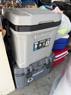 Igloo MaxCold Latitude 90 Qt Roller Cooler