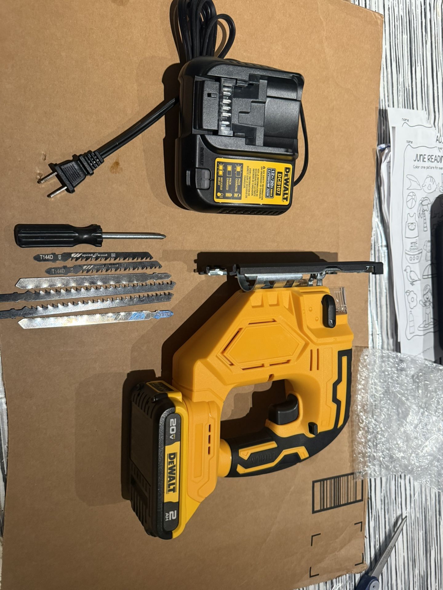 Dewalt 20v compatible jigsaw with dewalt brand batt and charger all new $120 located in n Lakeland ( The Jigsaw is dewalt 20v compatible not dewalt b
