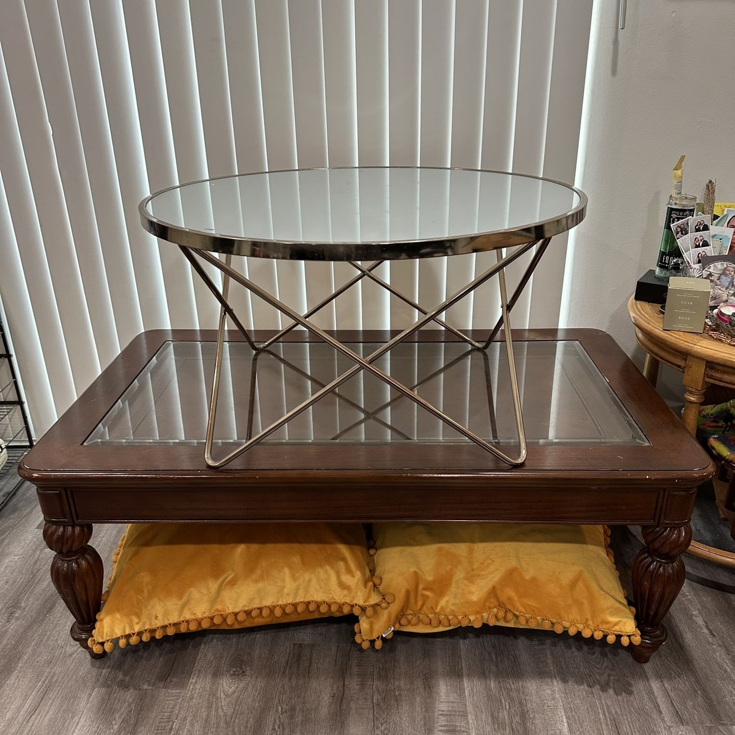 Coffee Table & mini Table + Pillows