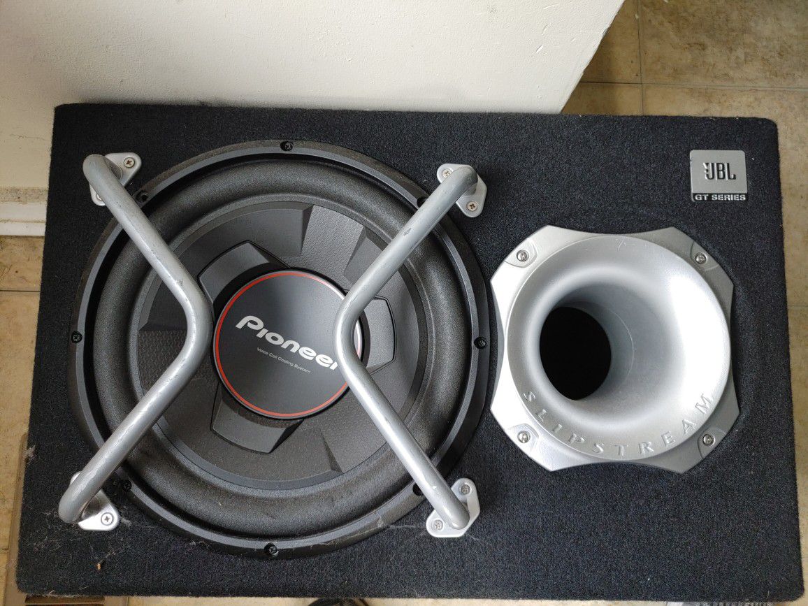 JBL subwoofer with Built In Amp 12in