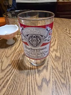 Beer [budweiser) glass