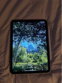 Like New- iPad 10.9” with Apple Pencil