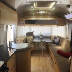 2012 Airstream 27FB Flying Cloud