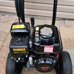 DEWALT
3600 PSI 2.5 GPM Cold Water Gas Professional Pressure Washer with HONDA GX200 Engine