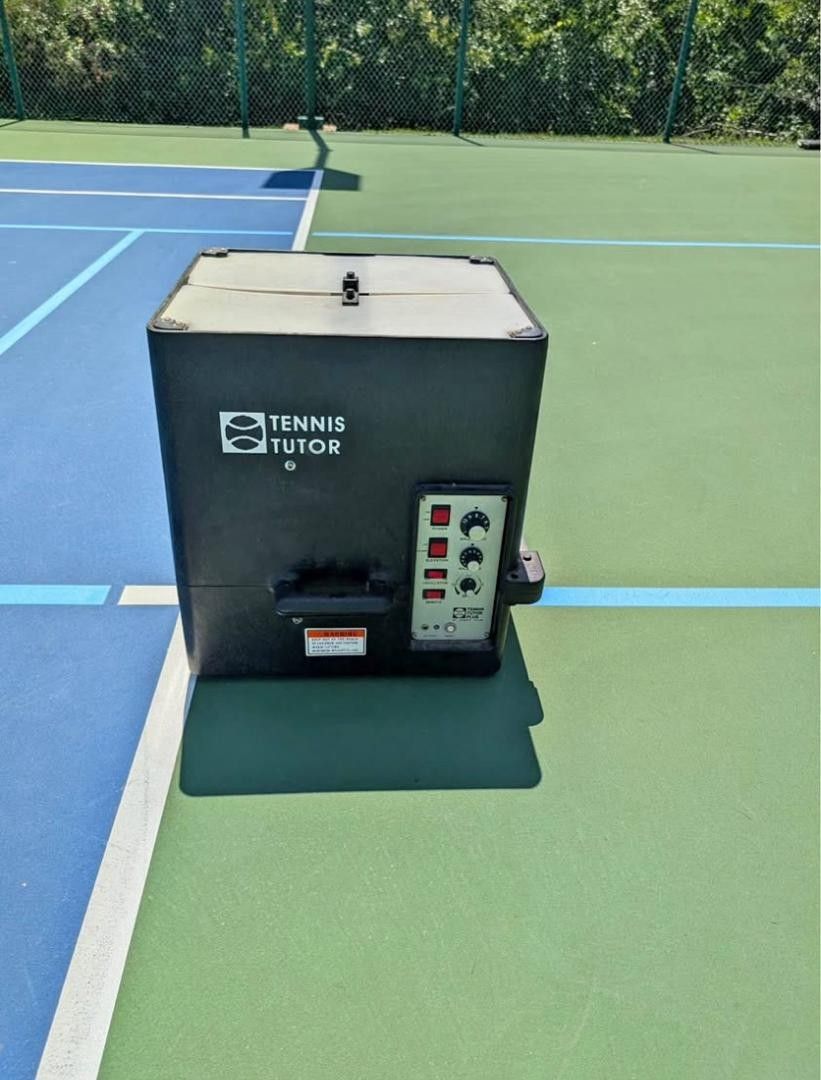 Tennis Tutor Plus Tennis Ball Machine