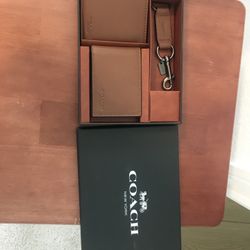 New Coach Wallet And Keychain Set In Original Box