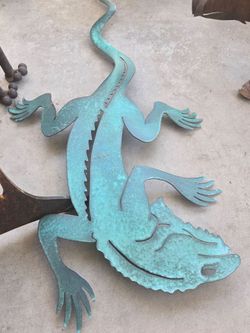 Garden decor lizard
