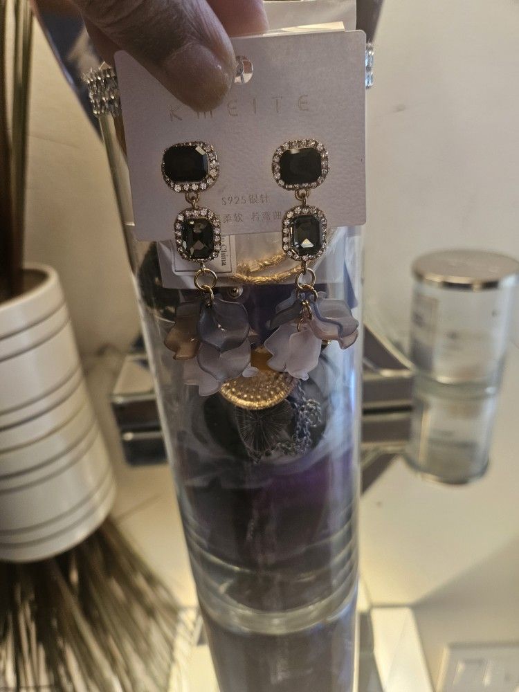 Jewelry Bundle Available With 20 Pieces