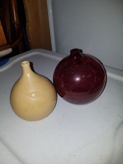 2 small vases