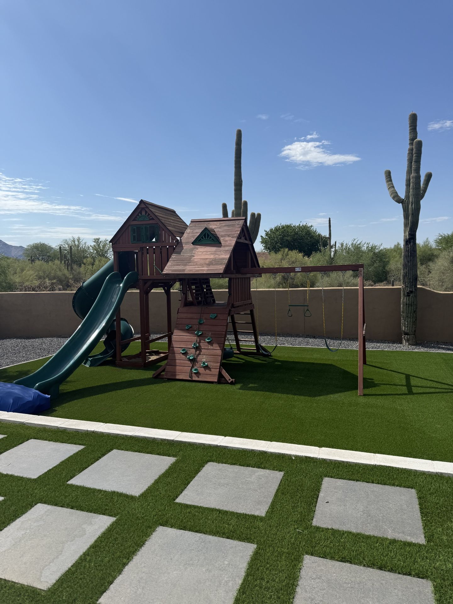 Gorilla Sun Palace Deluxe Swing Set