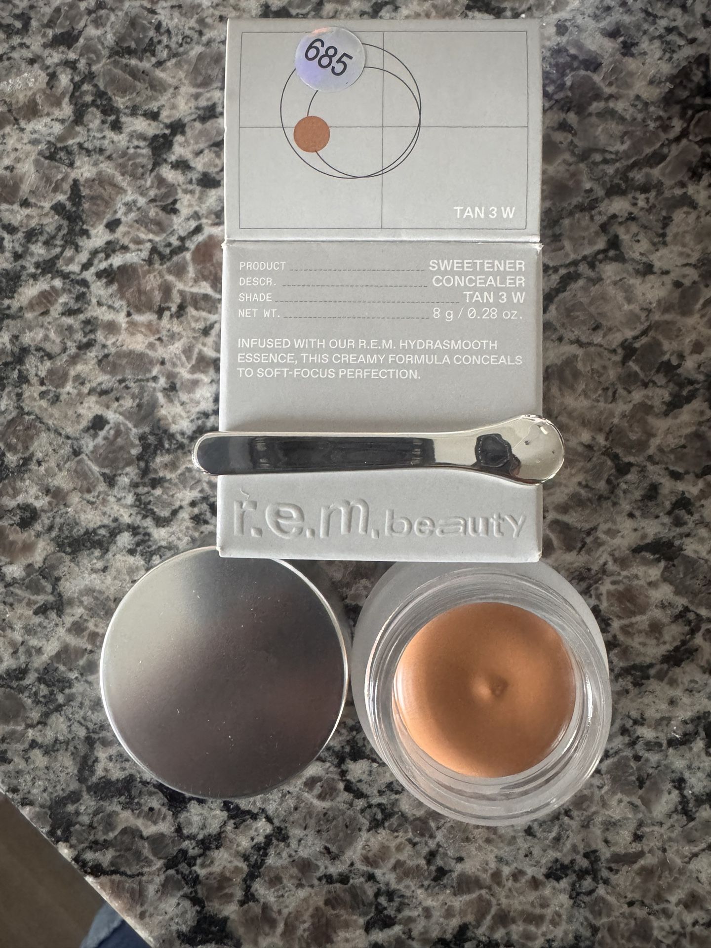 R.E.M. Beauty Concealer