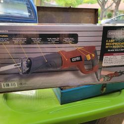Reciprocating Saw with Rotating Handle