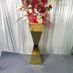 Gold Metal Flowers Display Stand 