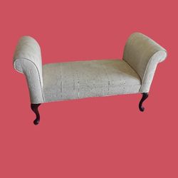 Ivory Color Queen Anne sette