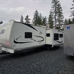 2005 Thor Jazz 30' With Super Slide Out 