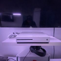 Xbox One S Last Gen With Controller