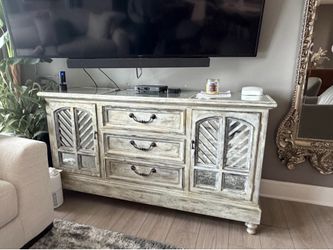 Ashley Mirrored Console
