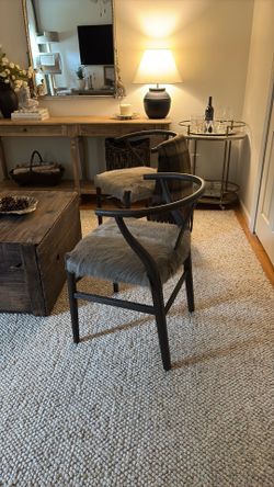 Dining chairs set of 2 wishbone style with fur seat