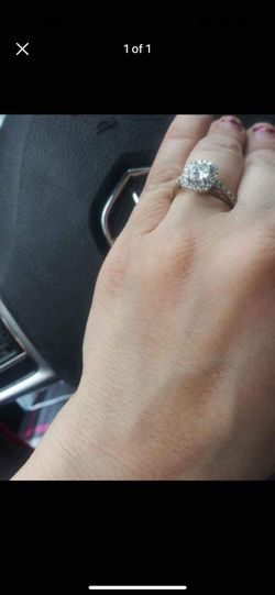 Stunning Diamond Engagement Ring