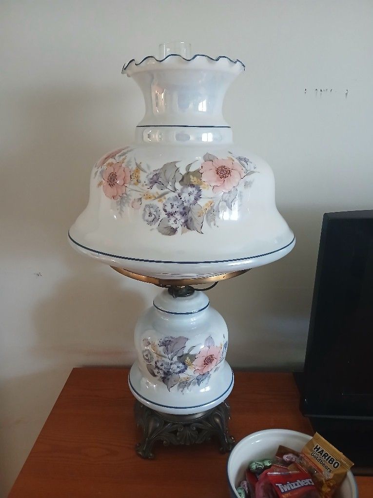 VTG hurricane gone with the wind style GWTW lamp blue roses 23" tall beautiful