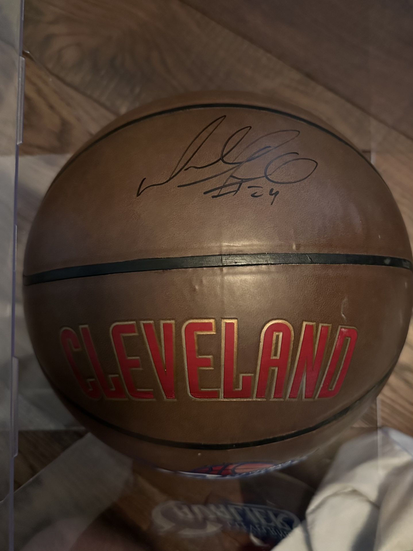Donyell Marshall Autographed Basketball CAVS