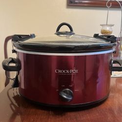 Crock Pot Brand Slow Cooker with Lid Lock