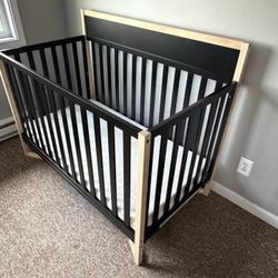 Crib And Matress ( Like New) 