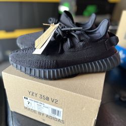 Adidas Yeezy 350 V2 Onyx Size 7.5 Men (deadstock/never worn)