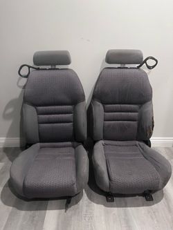 Gray cloth seats from a 1998 Ford Mustang