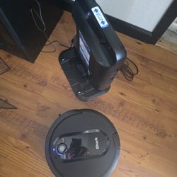 SHARK ROBOT VACUUM SELF EMPTYING!!!
