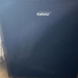 Mini Fridge Working Well  ( 19 W x 24.5 H X Deep 19.5 ) 