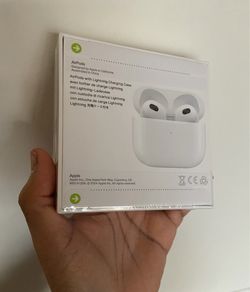 AirPods 4 (w/ noise cancellation)