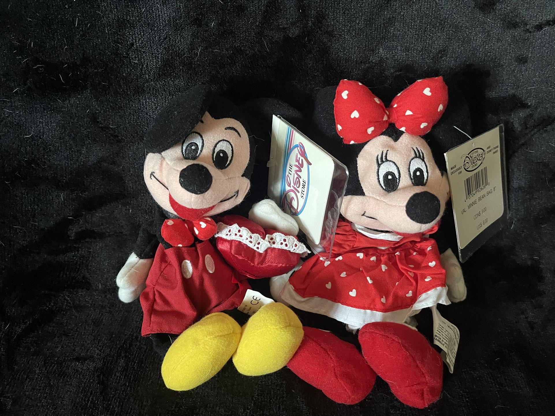 Disneys Valentines Beanie Set