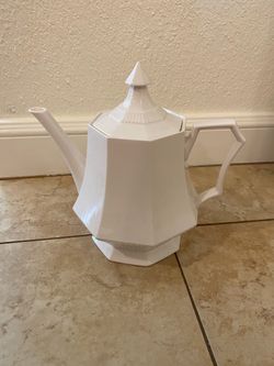 White Vintage Ceramic Teapot with Lid