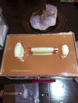 Real jade face roller rose gold!!