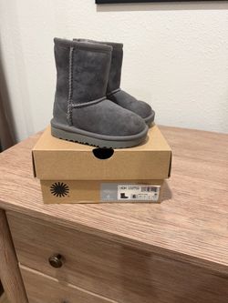 Toddler Uggs Size 6T