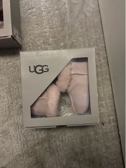 New with tags/box uggs
