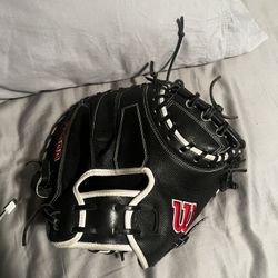 WILSON A2000 33.5” Catchers glove