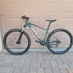 GIANT TALON 4 MOUNTAIN BIKE 29 ER LIKE NEW ( CHECK MY OTHER BIKES)