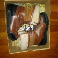Size5 Boys Uggs Used
