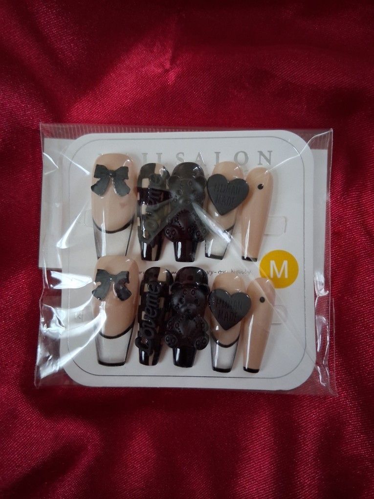 Beautiful And Stylish Handmade Press On Nails