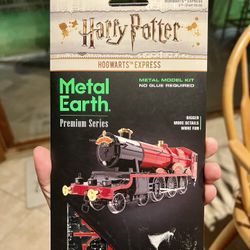 Fascinations ICONX Harry Potter Hogwarts Express Unassembled 3D Metal Model Kit