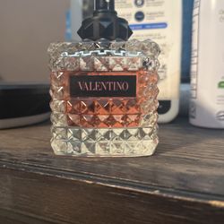 Valentino Donna Perfume 